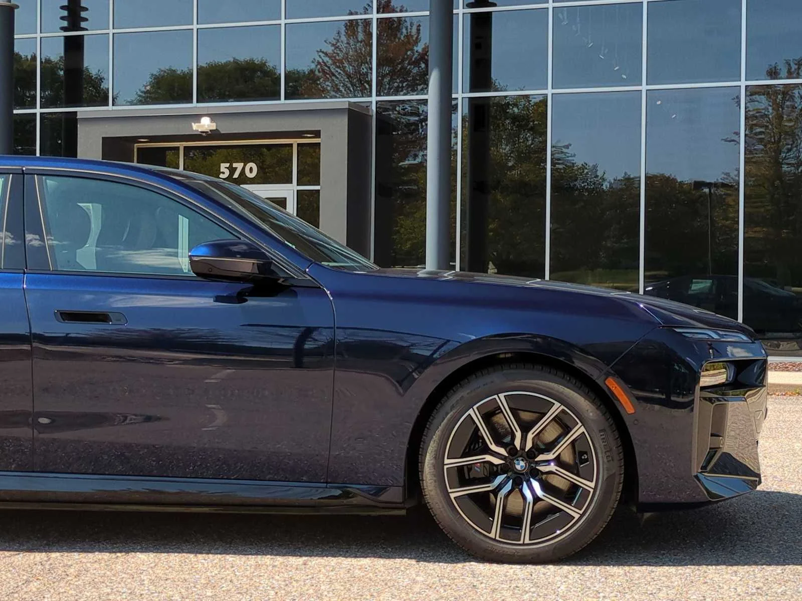 New 2026 Tanzanite Blue II Metallic BMW xDrive60 image 38