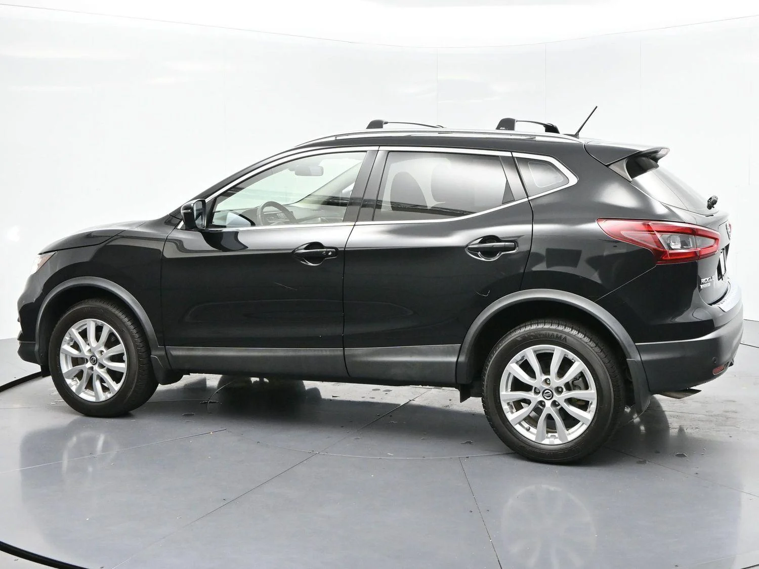 Used 2020 Magnetic Black Pearl Nissan SV image 4