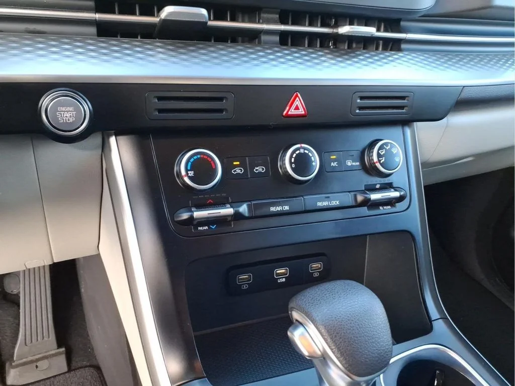 Used 2024 White Kia LX image 27