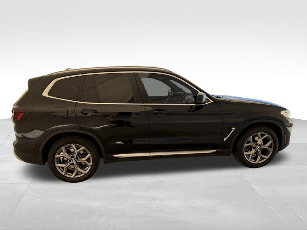 Used 2022 Jet Black BMW sDrive30i image 7
