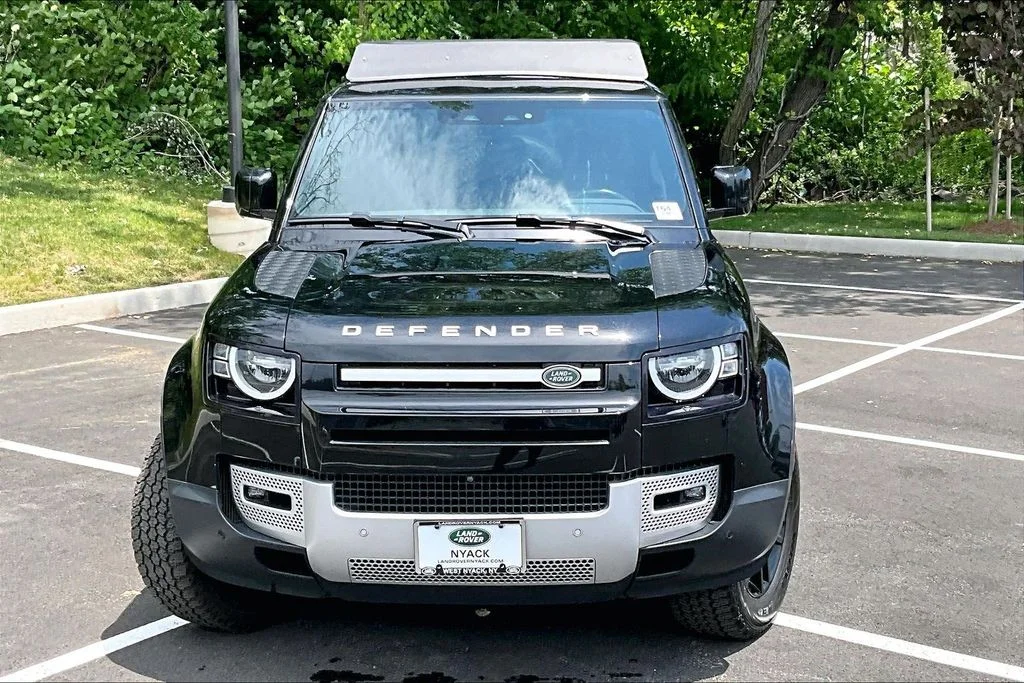 Used 2023 Santorini Black Metallic Land Rover Standard image 3