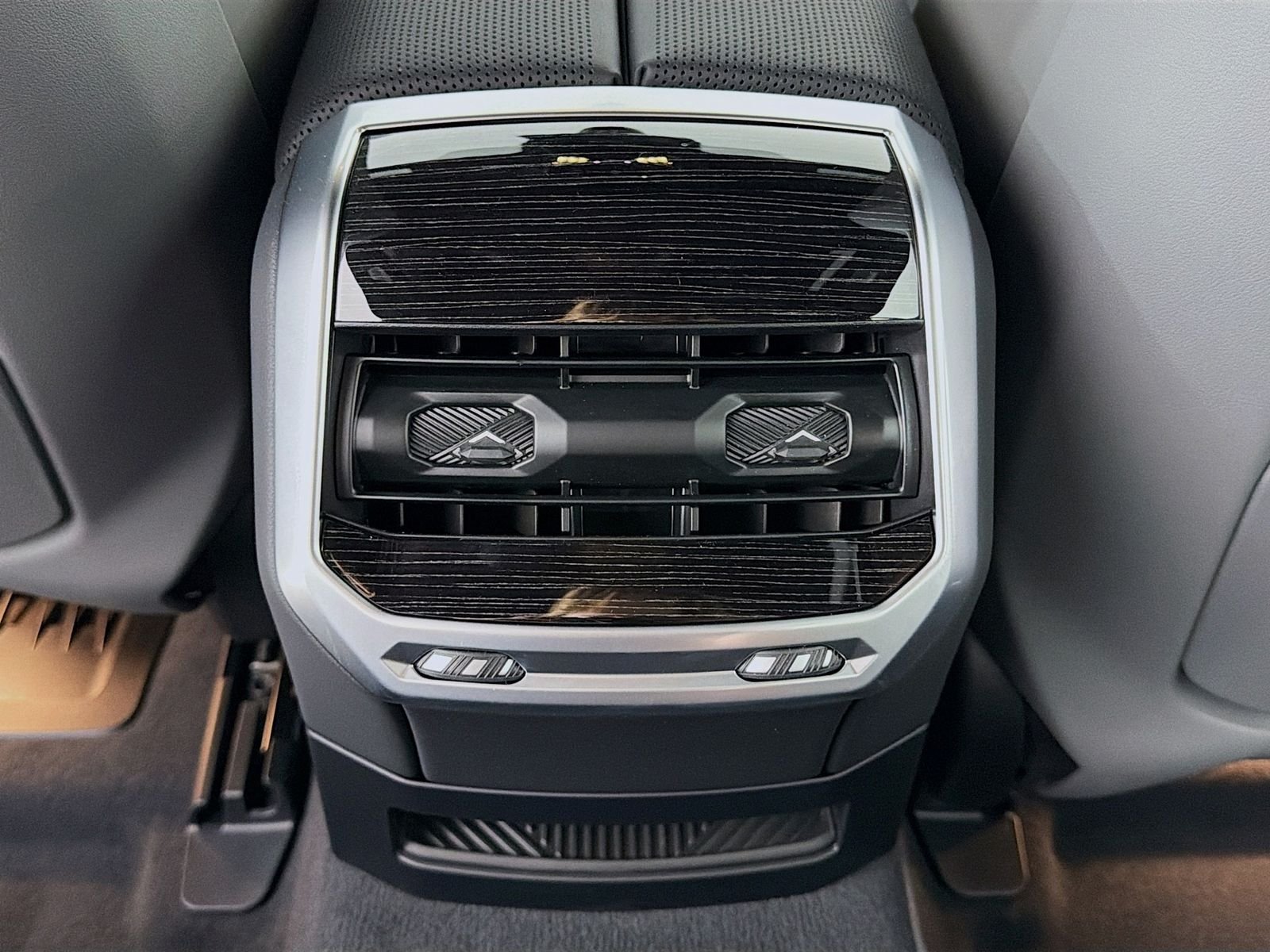 New 2026 Brooklyn Grey Metallic BMW 760i xDrive image 27