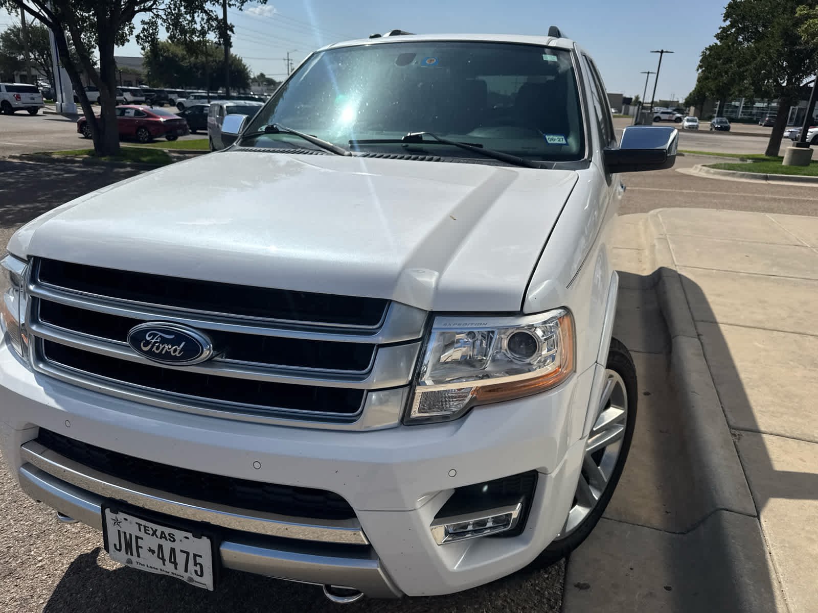 Used 2017 White Platinum Metallic Tri-Coat Ford Platinum image 5