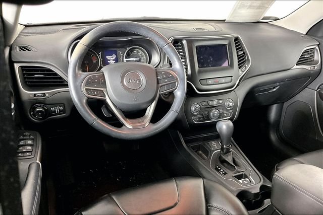 Used 2021 Gray Jeep Latitude Plus image 4