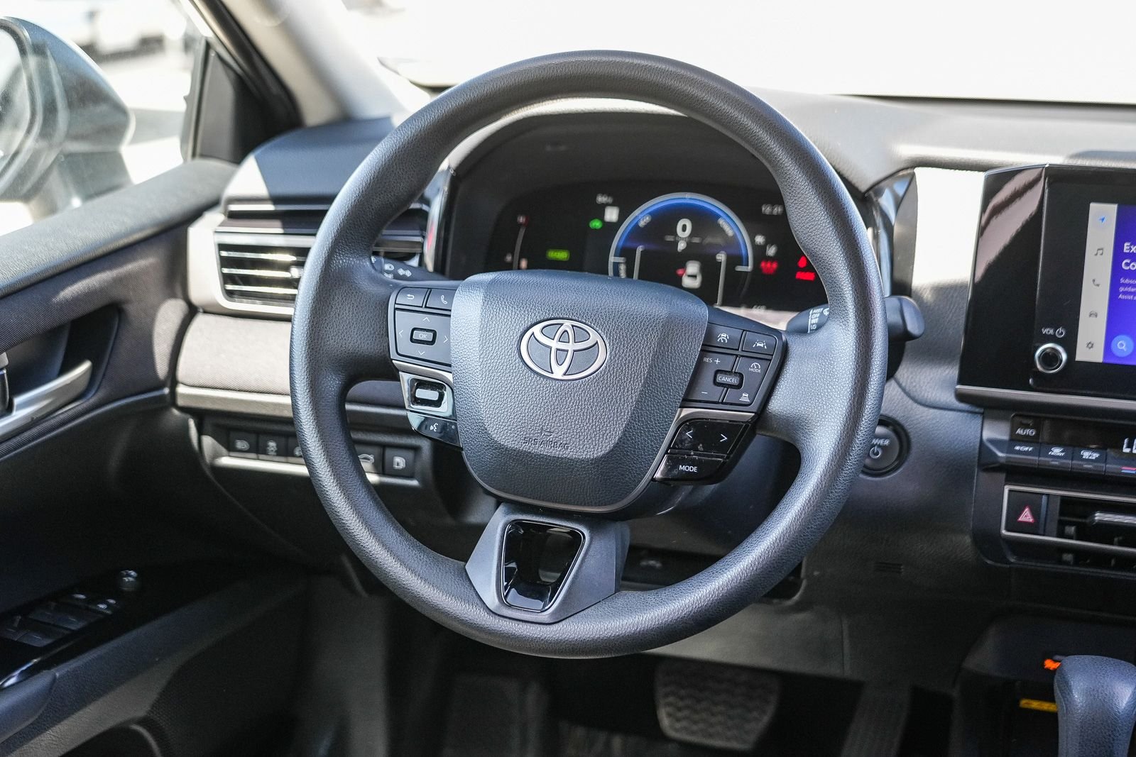 2025 Toyota Camry LE - Photo 15