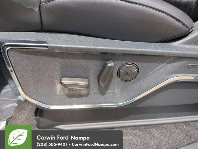New 2026 Star White Metallic Tri-Coat Ford Platinum image 12