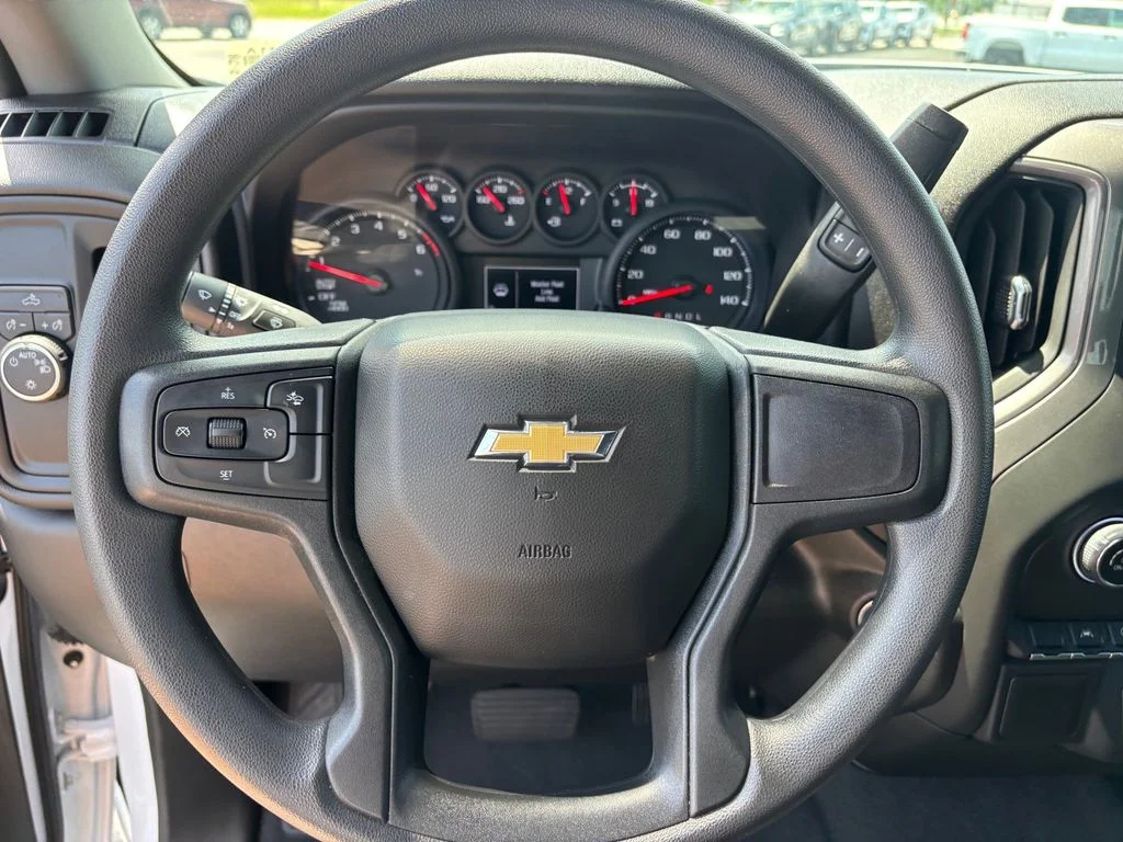 Used 2025 White Chevrolet Custom image 13