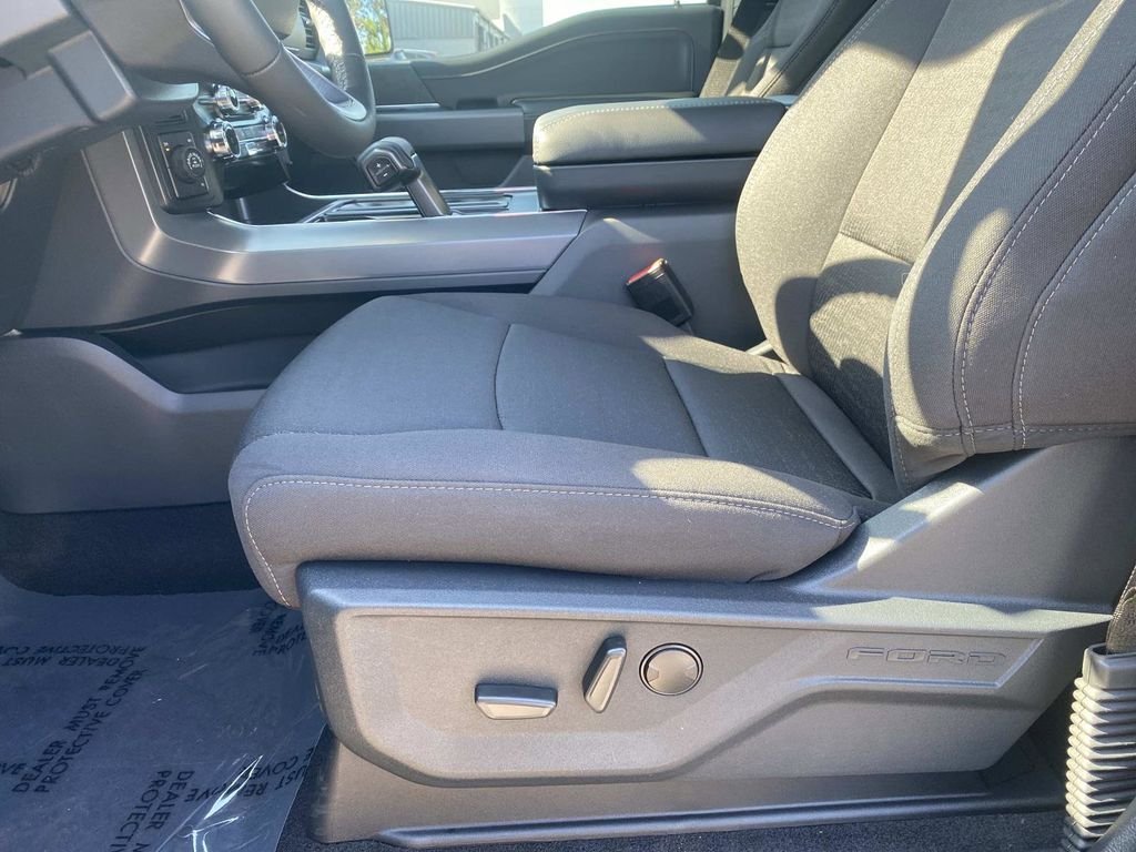 New 2026 Carbonized Gray Metallic Ford XLT image 12