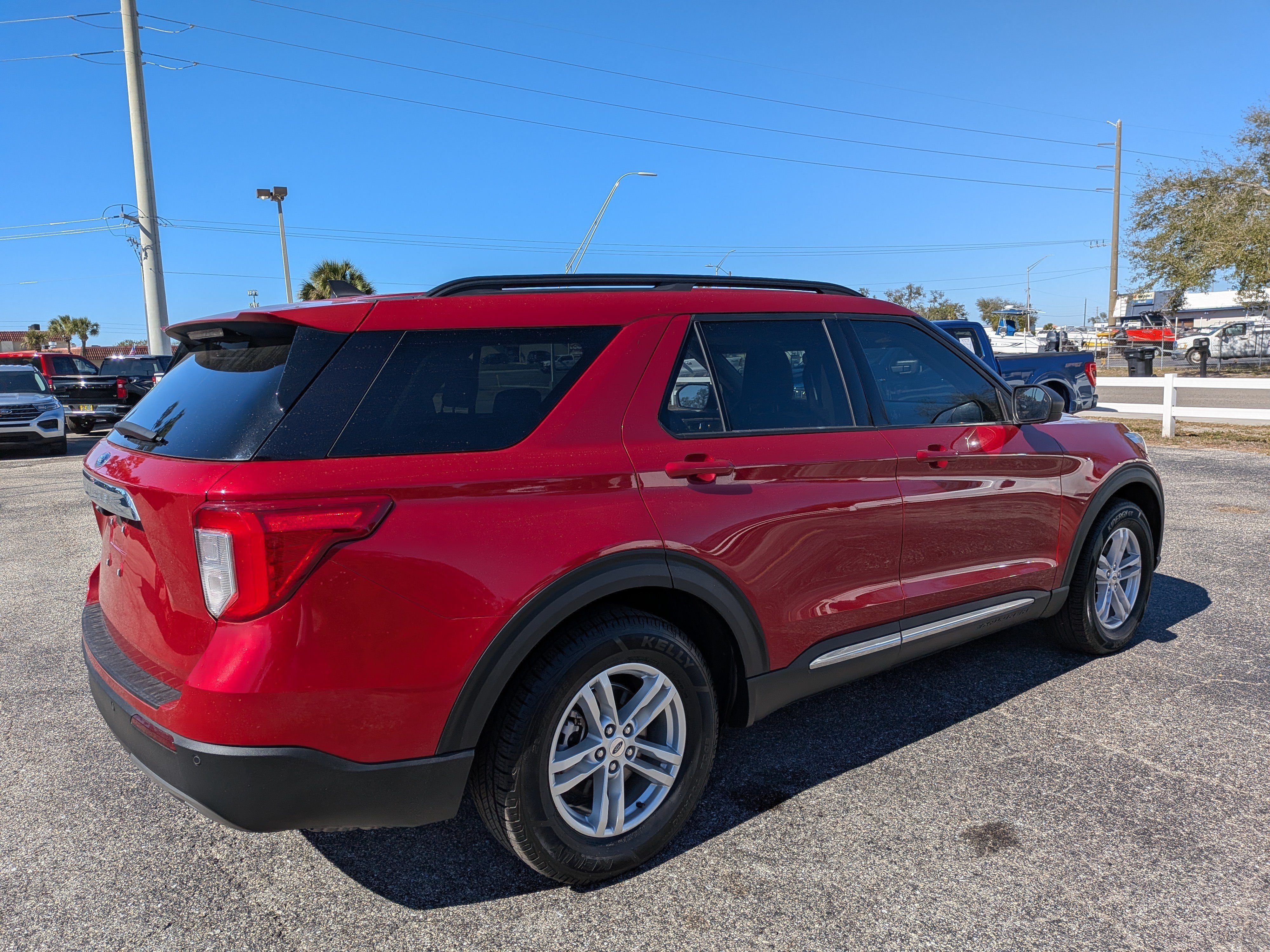 Used 2023 Rapid Red Metallic Tinted Clearcoat Ford XLT image 4