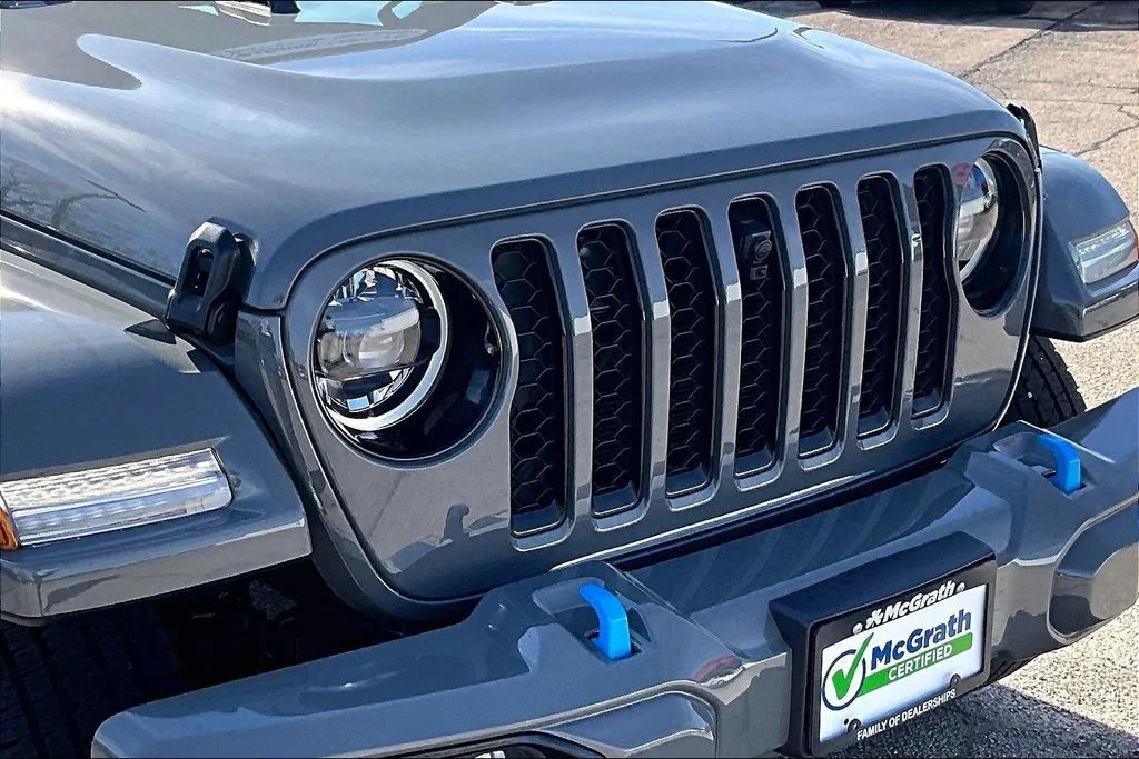 Used 2023 Gray Jeep Sahara 4xe image 34
