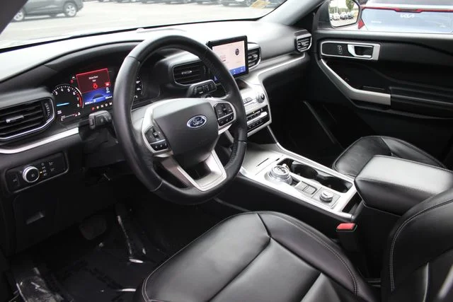 Used 2021 Silver Ford XLT image 3
