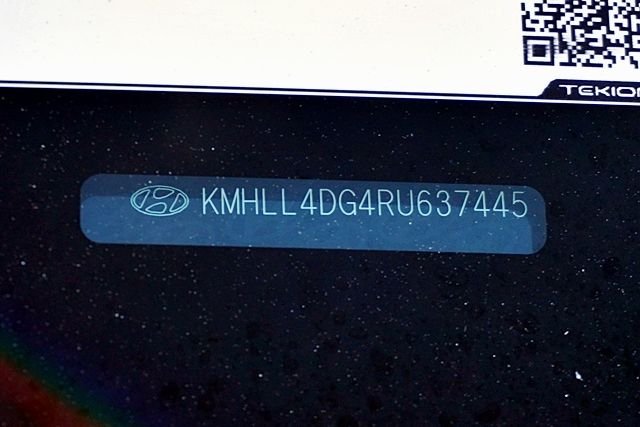 Used 2024 Black Hyundai SE image 31