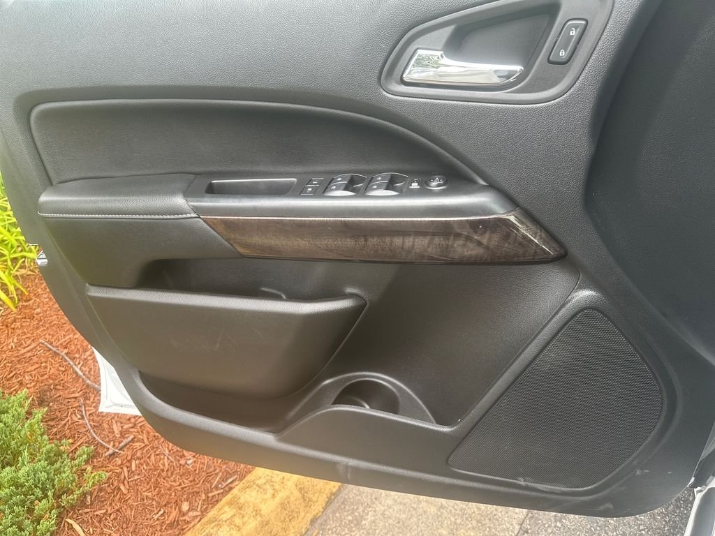 Used 2022 White GMC Elevation image 16