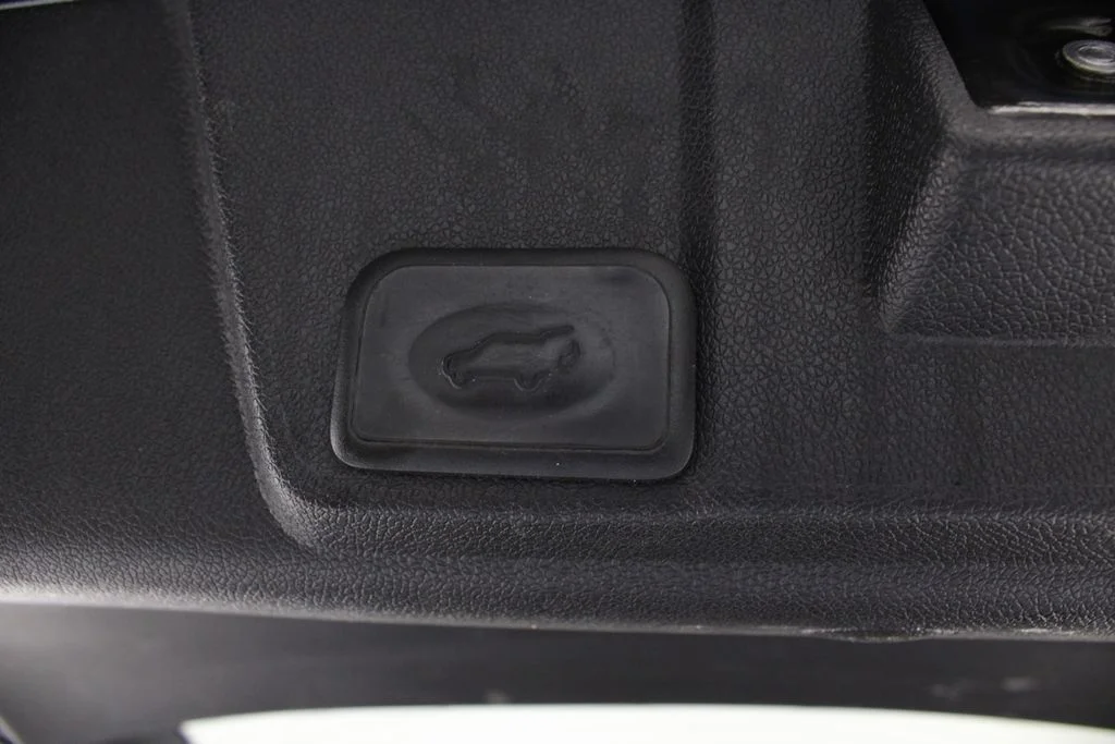 Used 2016 Blue Chevrolet 2LT image 18
