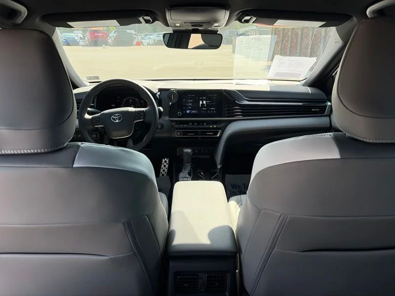 Used 2025  Toyota SE image 15