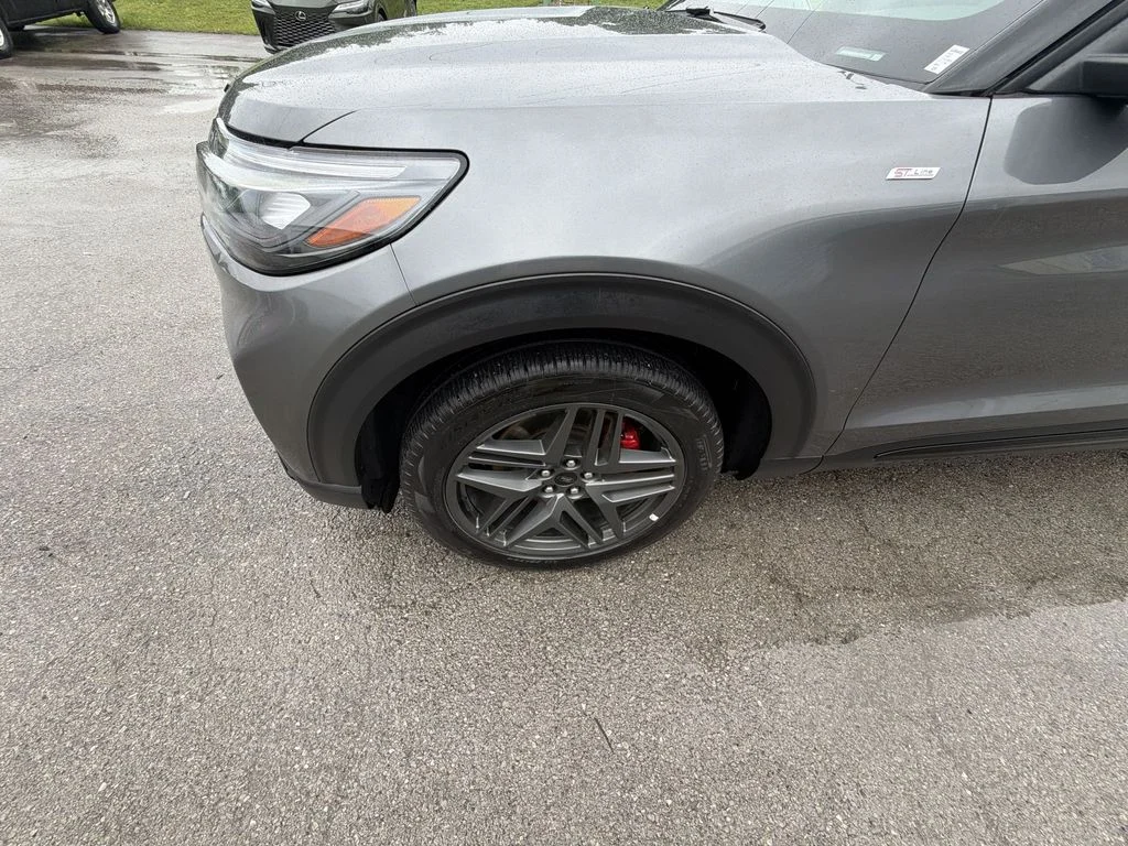 Used 2025 Gray Ford ST-Line image 10