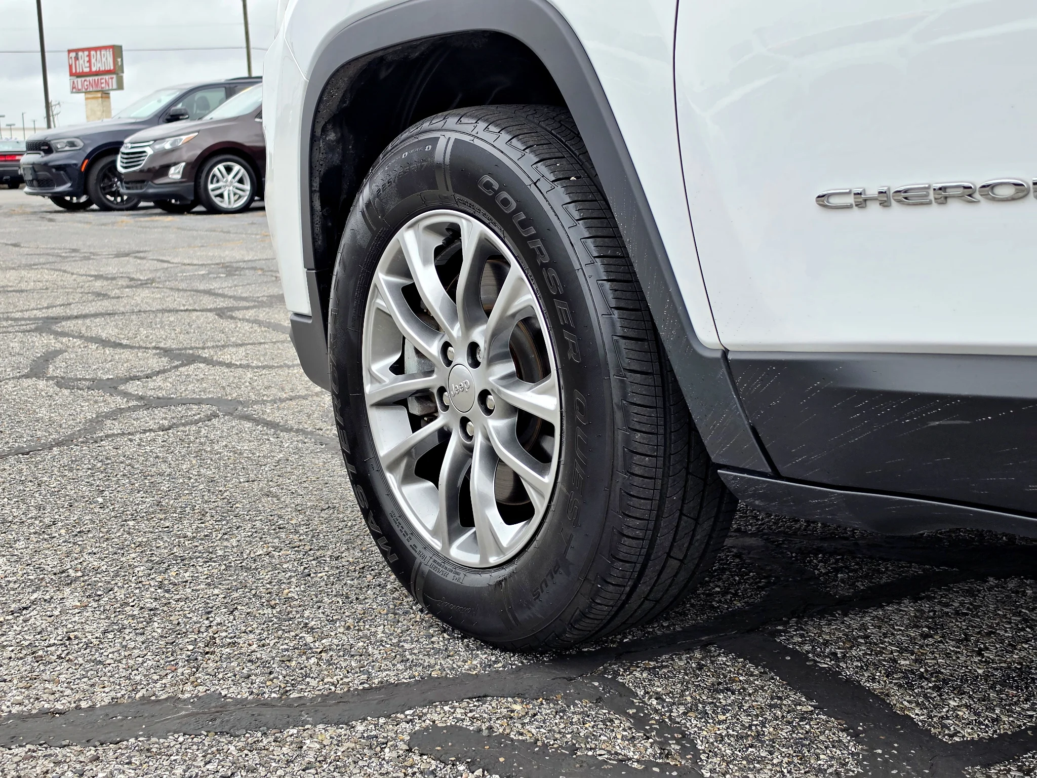 Used 2019 Bright White Clearcoat Jeep Latitude Plus image 26