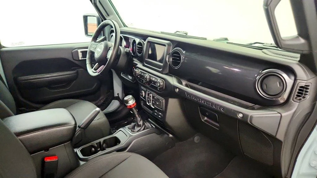 Used 2023 Earl Clearcoat Jeep Sport Altitude 4 Door 4x4 w/ Alpine Premium Audio & Trailer-Tow image 27
