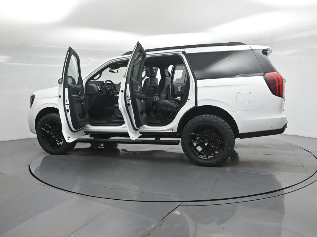 New 2025 Oxford White Ford Platinum image 33