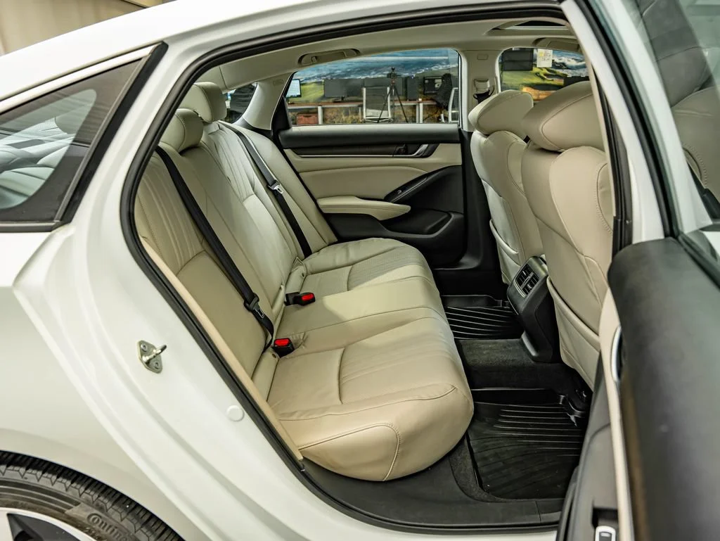 Used 2018 White Orchid Pearl Honda EX-L image 40