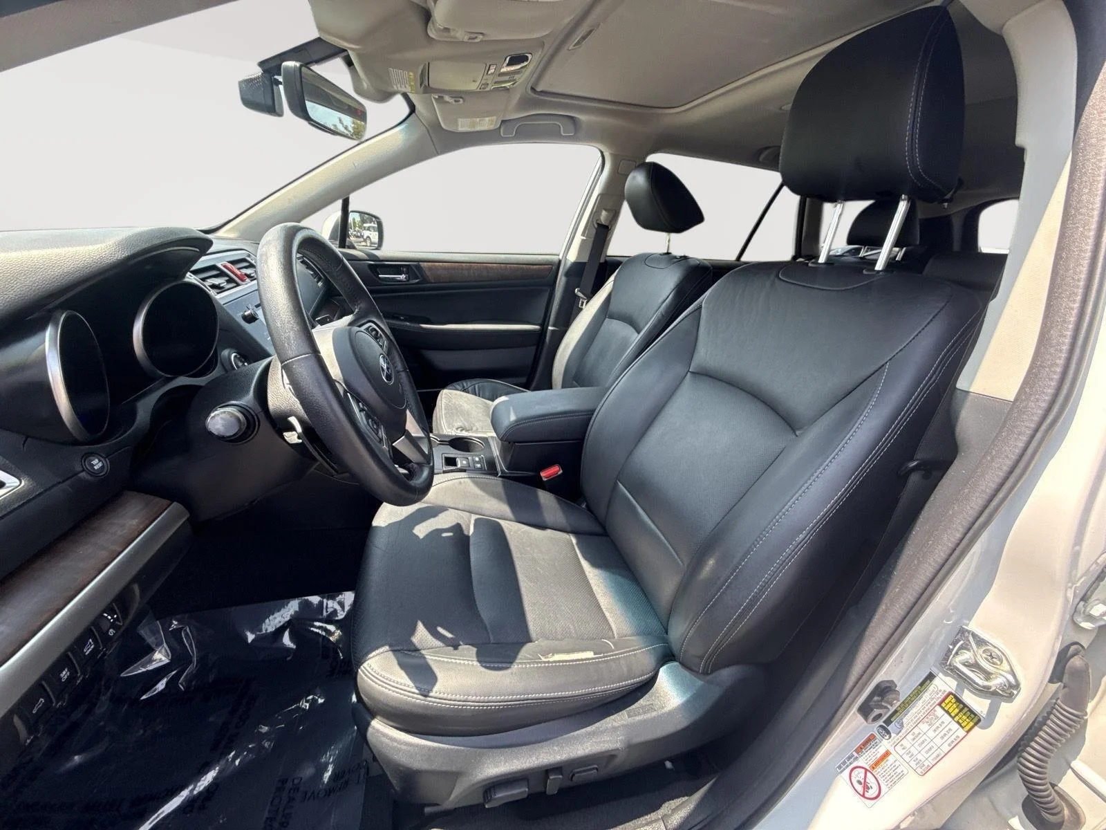 Used 2017 Crystal White Pearl Subaru Limited image 3