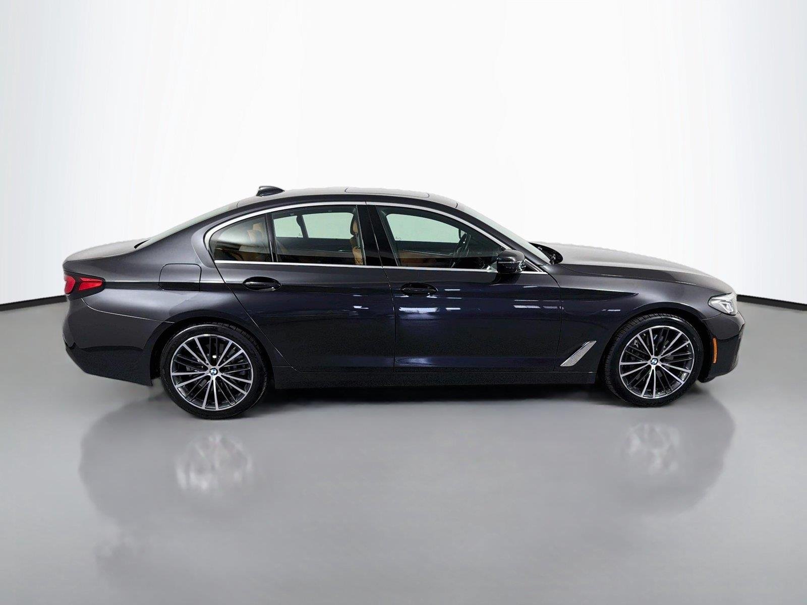 Used 2022 Dark Graphite Metallic BMW 540i xDrive image 4
