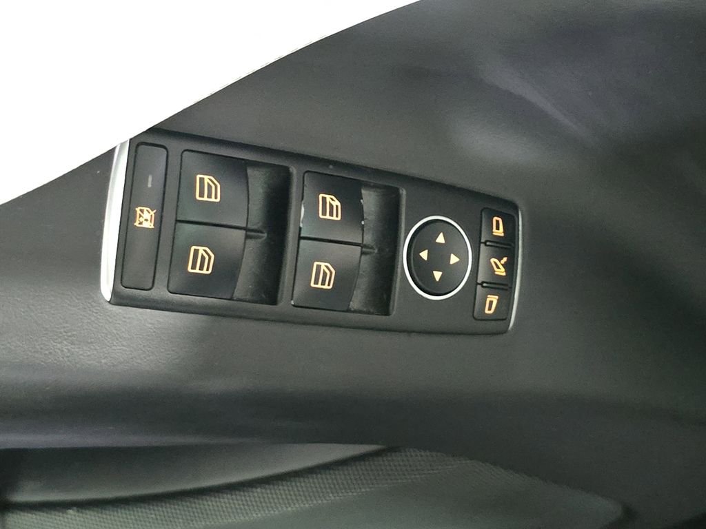 Used 2018  Tesla 75D image 21
