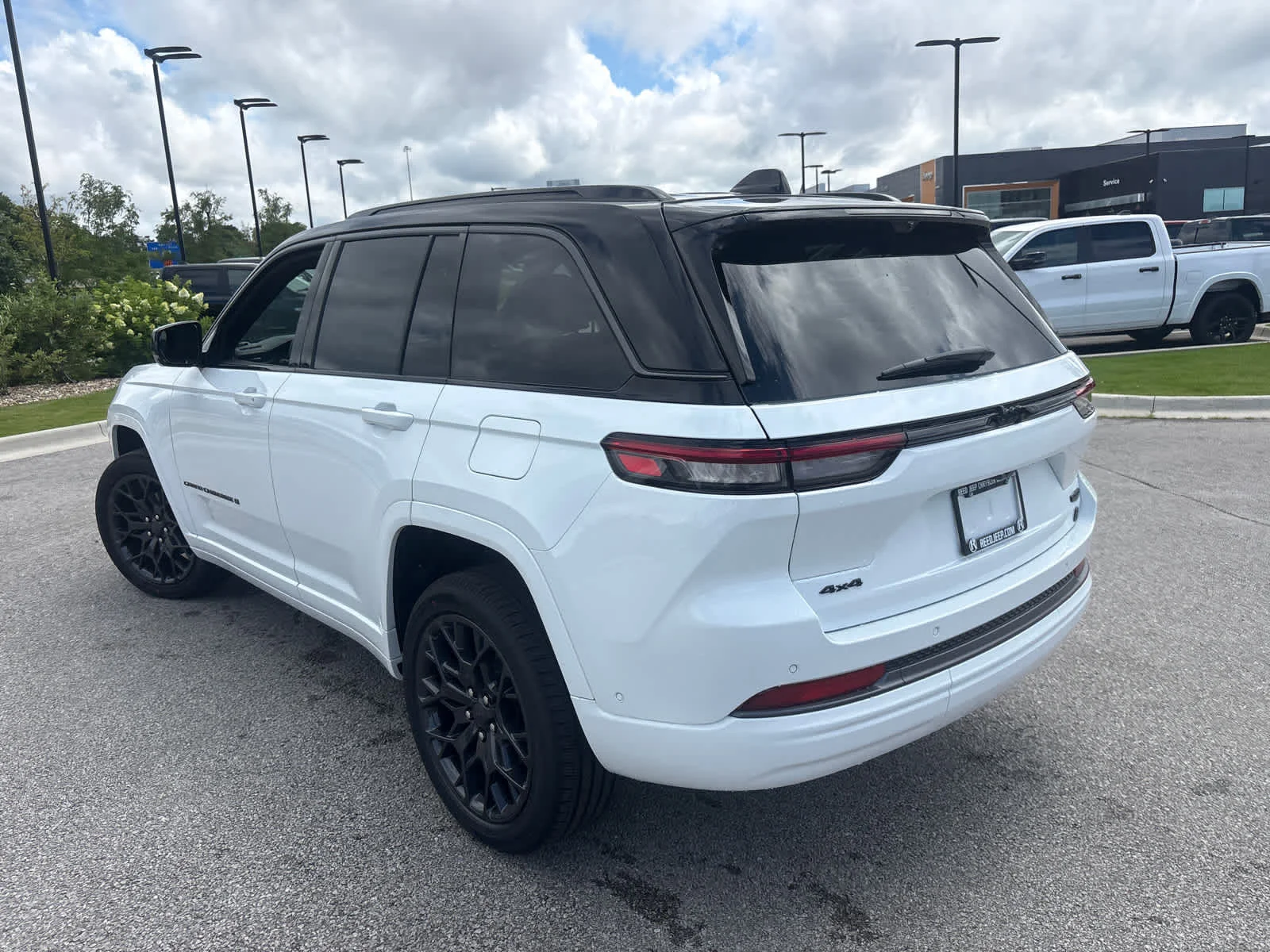 New 2026 Bright White Clear-Coat Exterior Paint Jeep Summit image 8