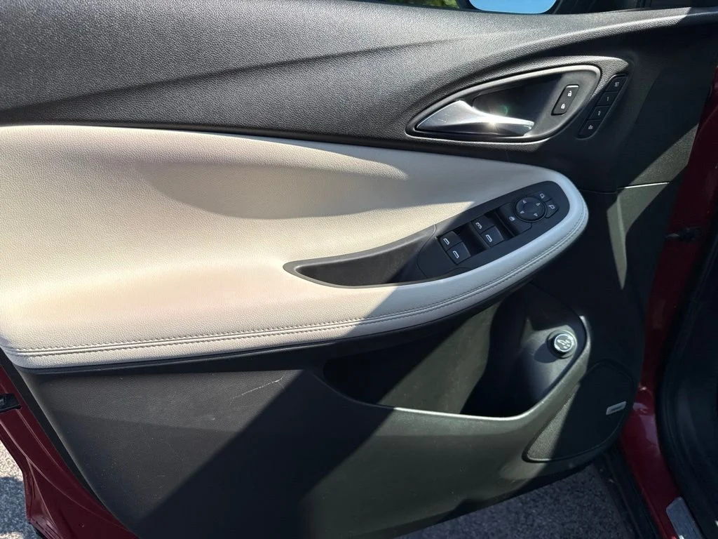 Used 2020 Red Buick Essence image 19