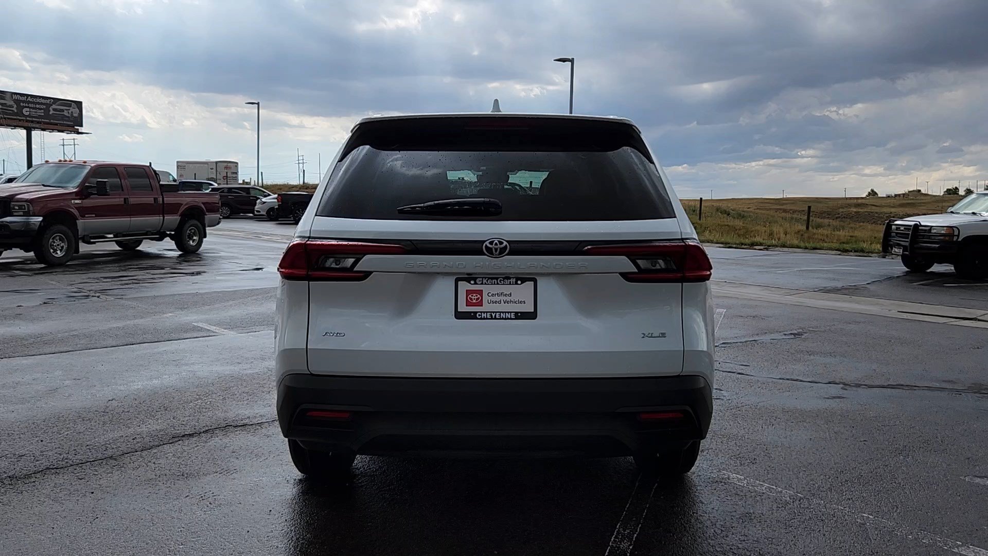 Used 2025 Wind Chill Pearl Toyota XLE image 21