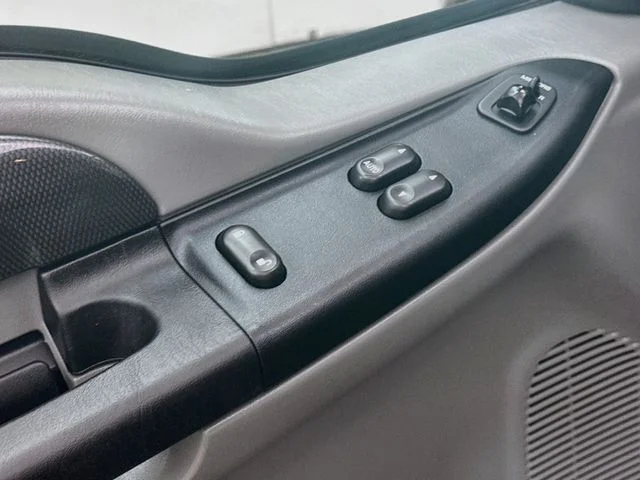 Used 2002 Black Clearcoat Ford XLT image 16