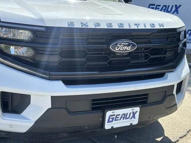 Certified Used 2025 Oxford White Ford Active image 3