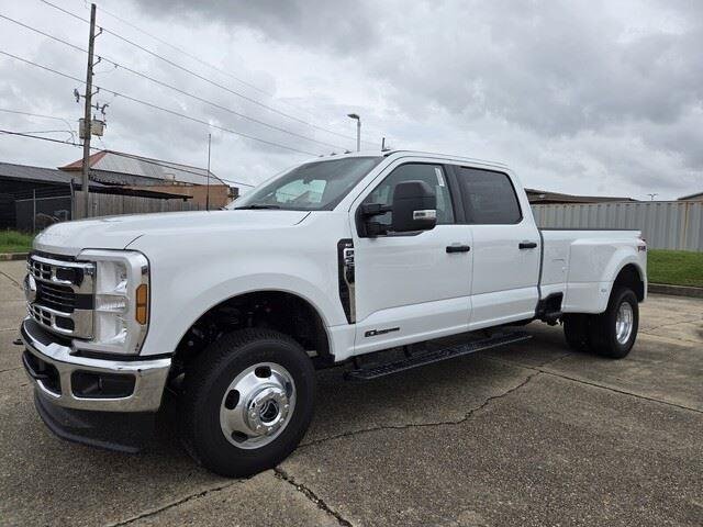 New 2026 Oxford White Ford F-350® XLT image 9