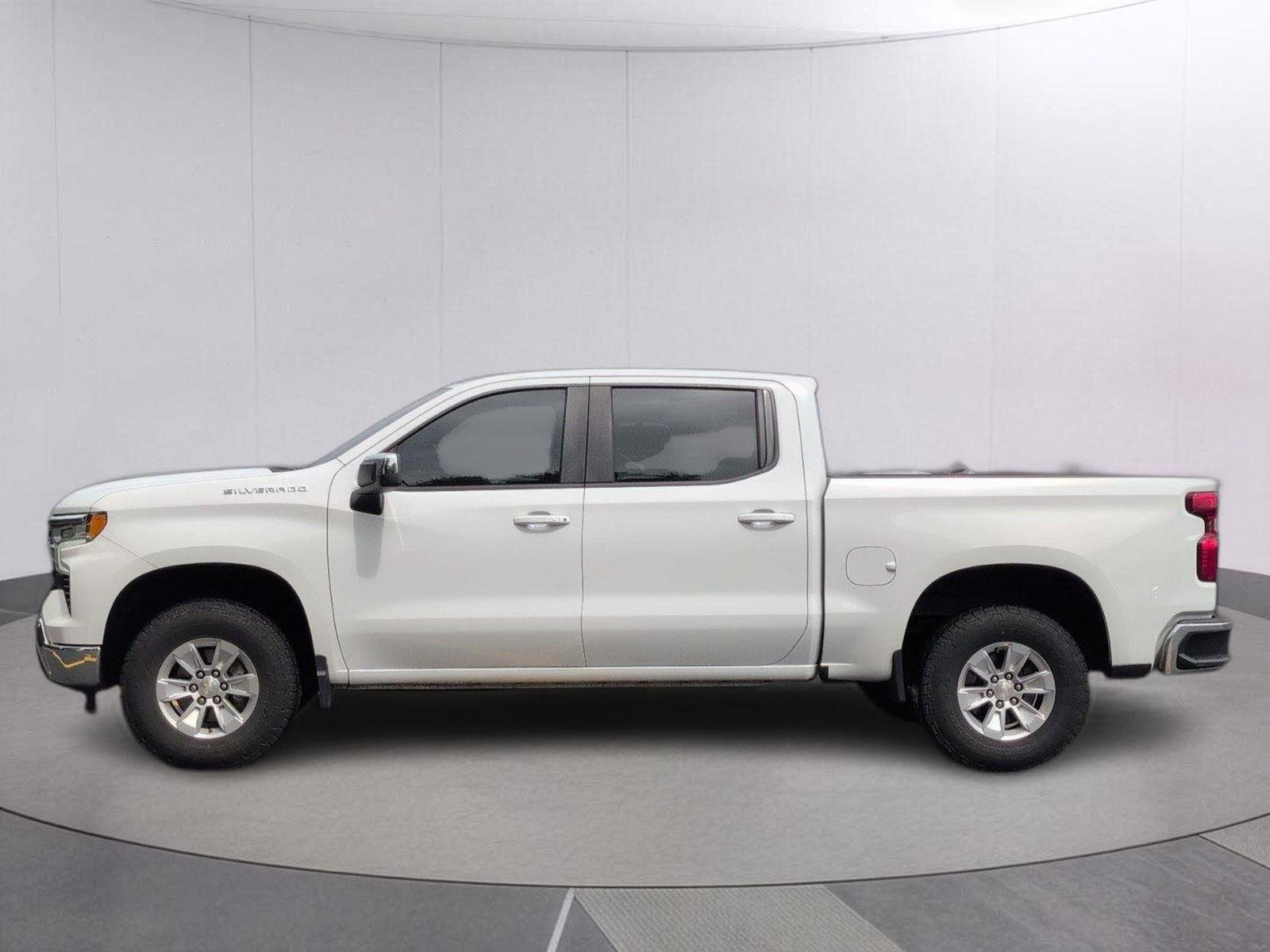 Used 2022 Summit White Chevrolet LT image 2
