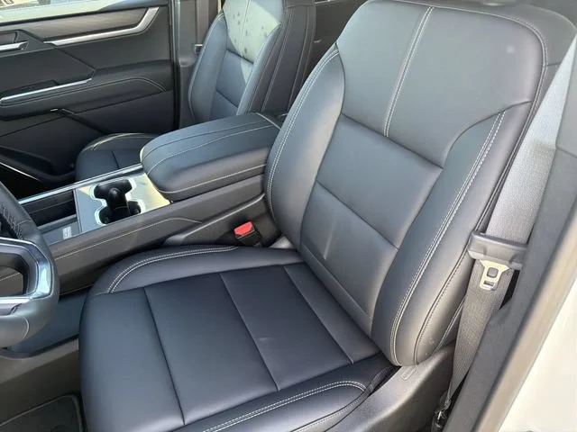 New 2026 Summit White GMC Elevation image 21