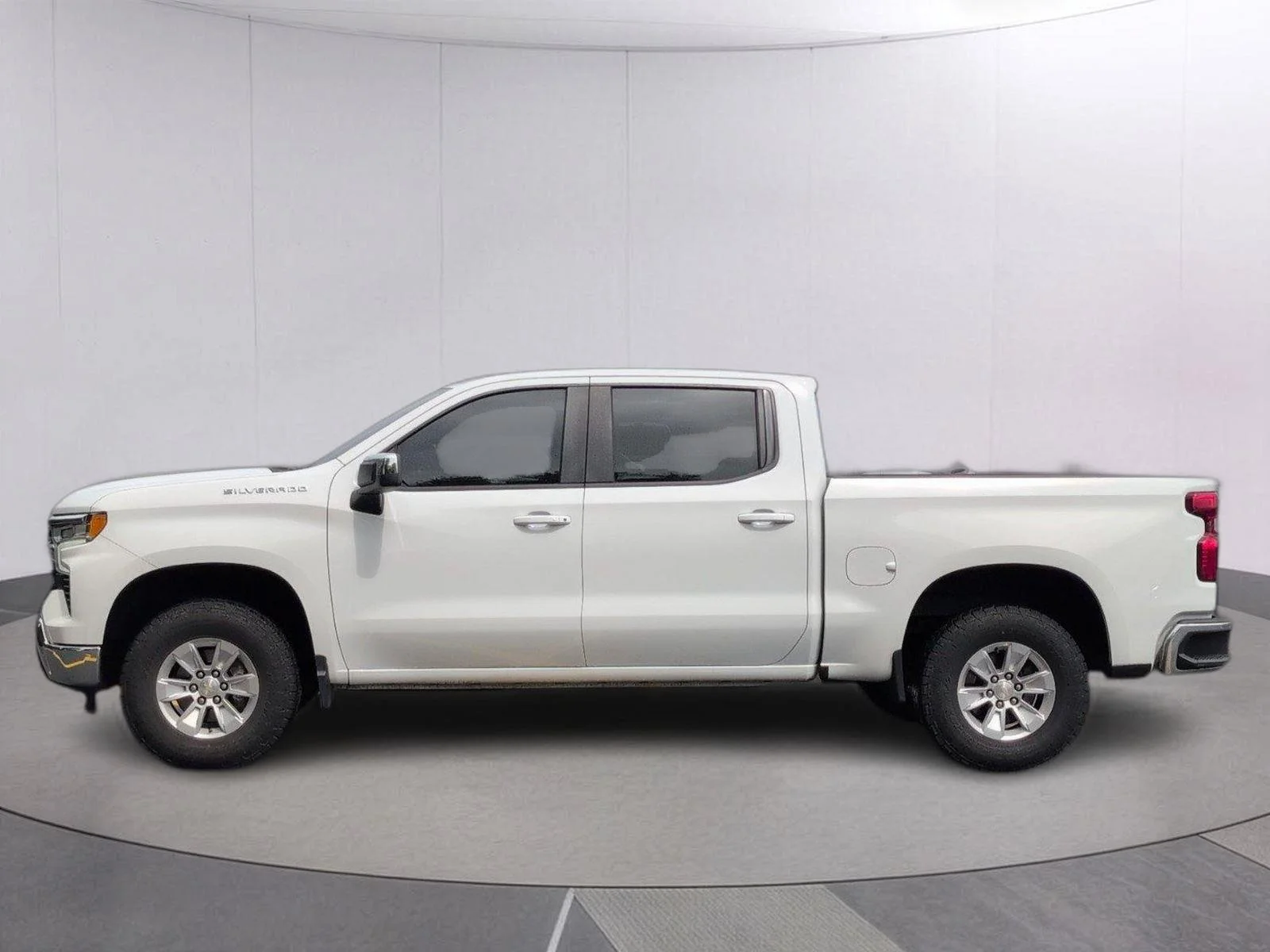 Used 2022 Summit White Chevrolet LT image 2