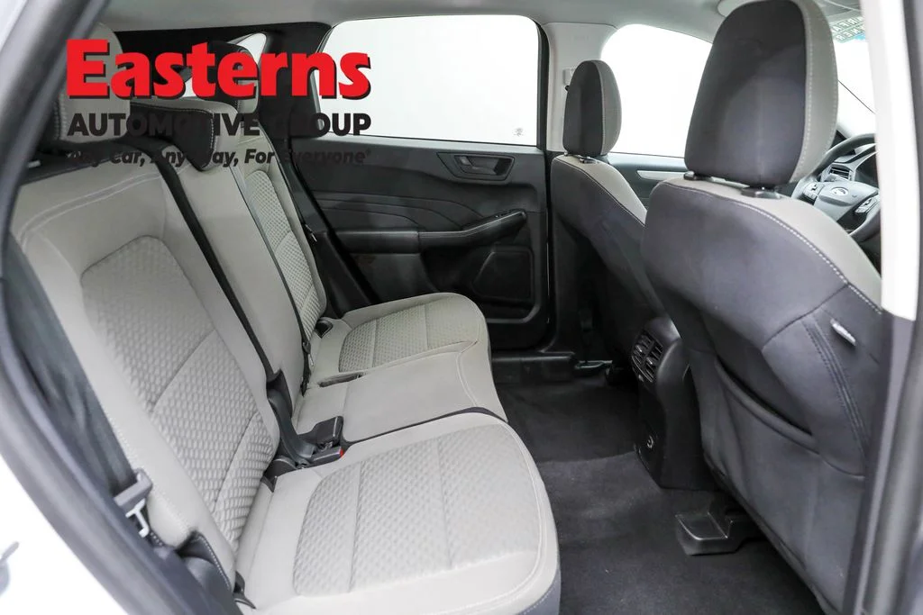 Used 2022 White Ford SE image 22
