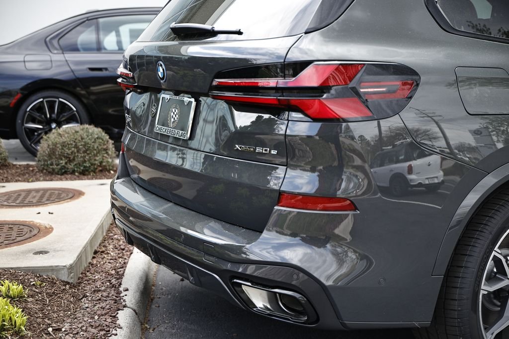 New 2026 Dravit Grey Metallic BMW xDrive50e image 9