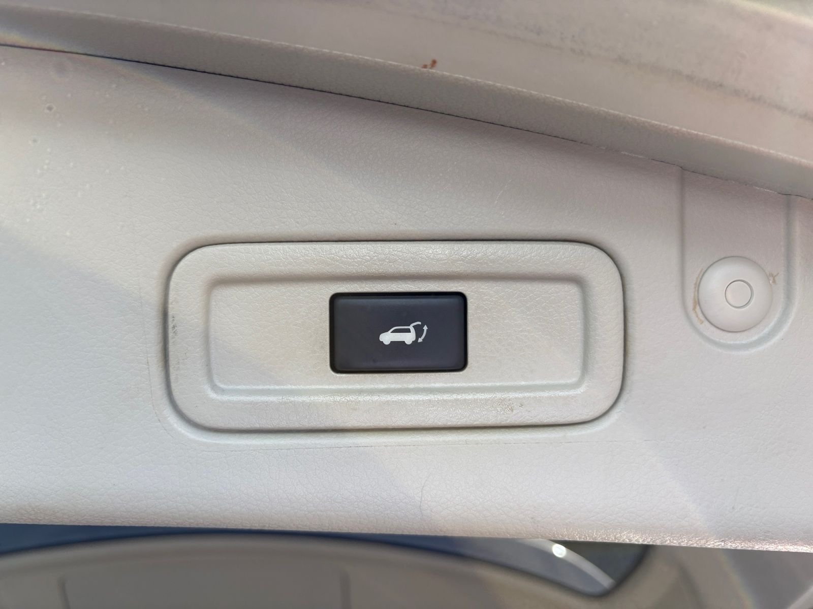 Used 2014 Brown Nissan SL image 22