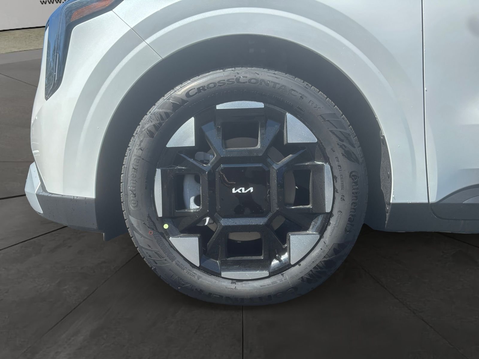 New 2026 Snow White Pearl Kia EX image 14