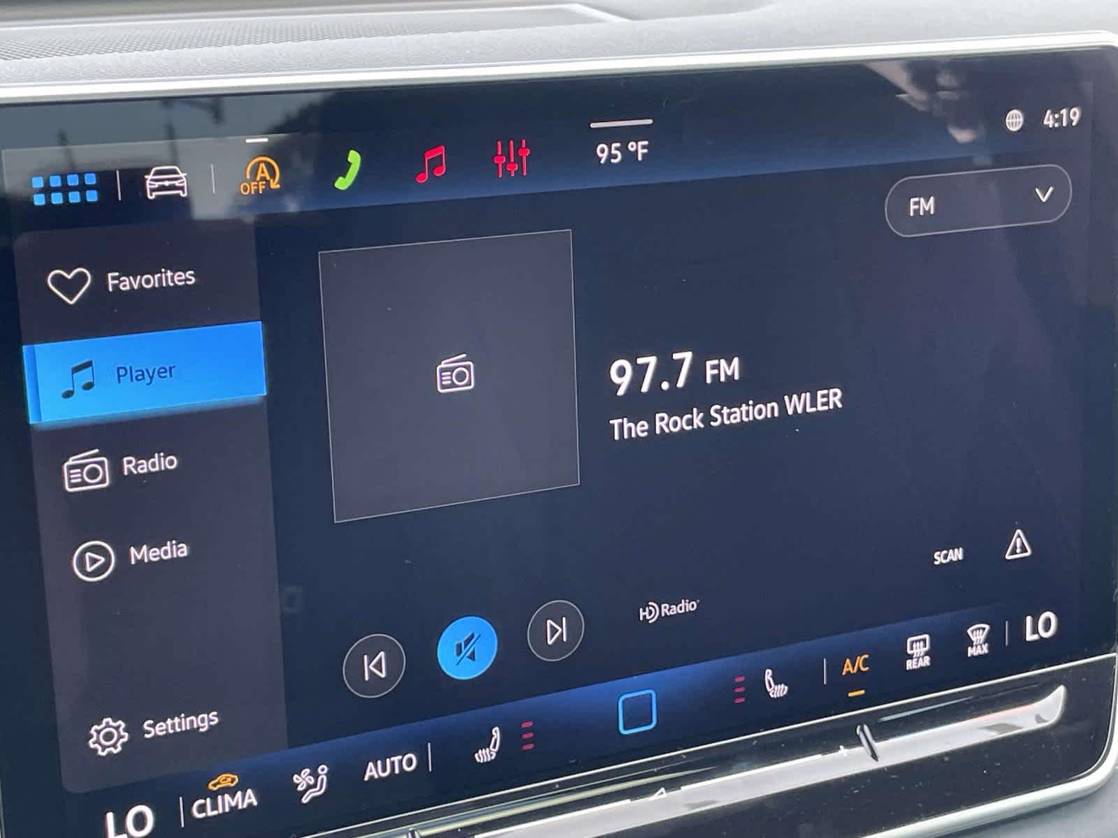 New 2026 Deep Black Pearl Volkswagen SE image 21