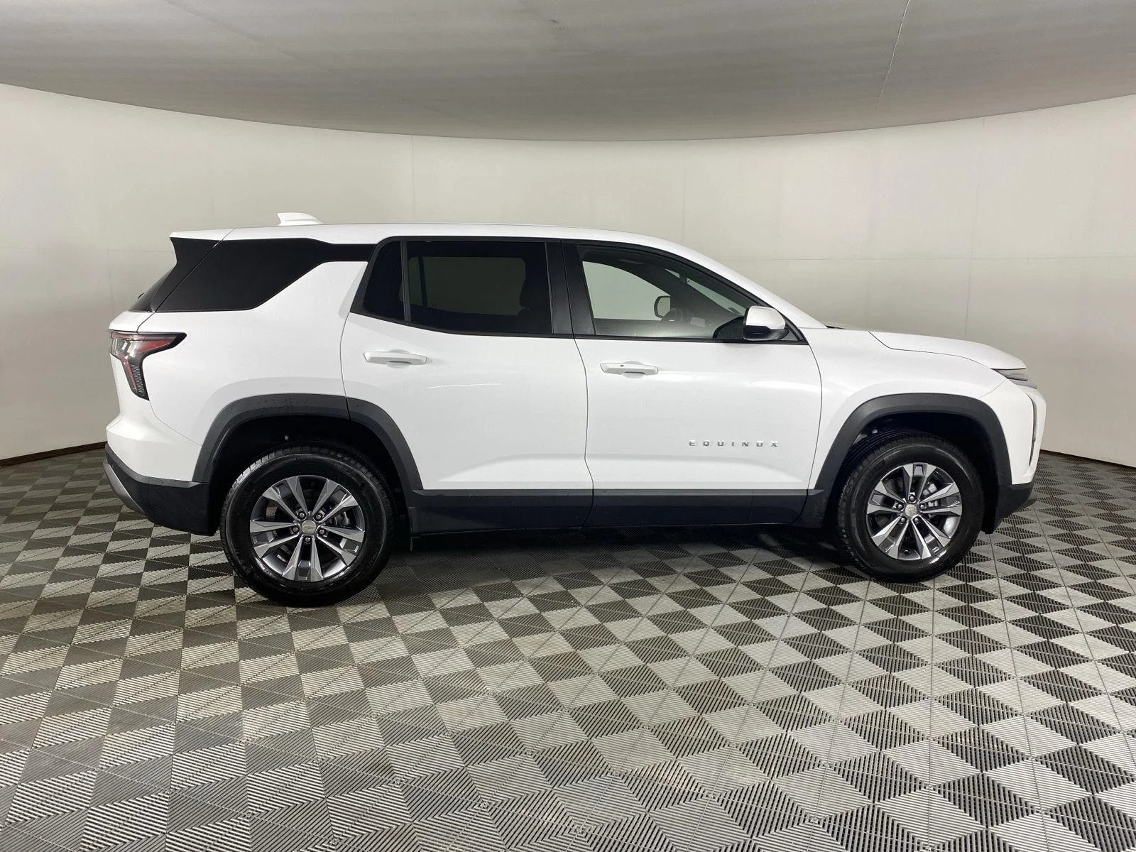 Used 2026 Summit White Chevrolet AWD LT image 8