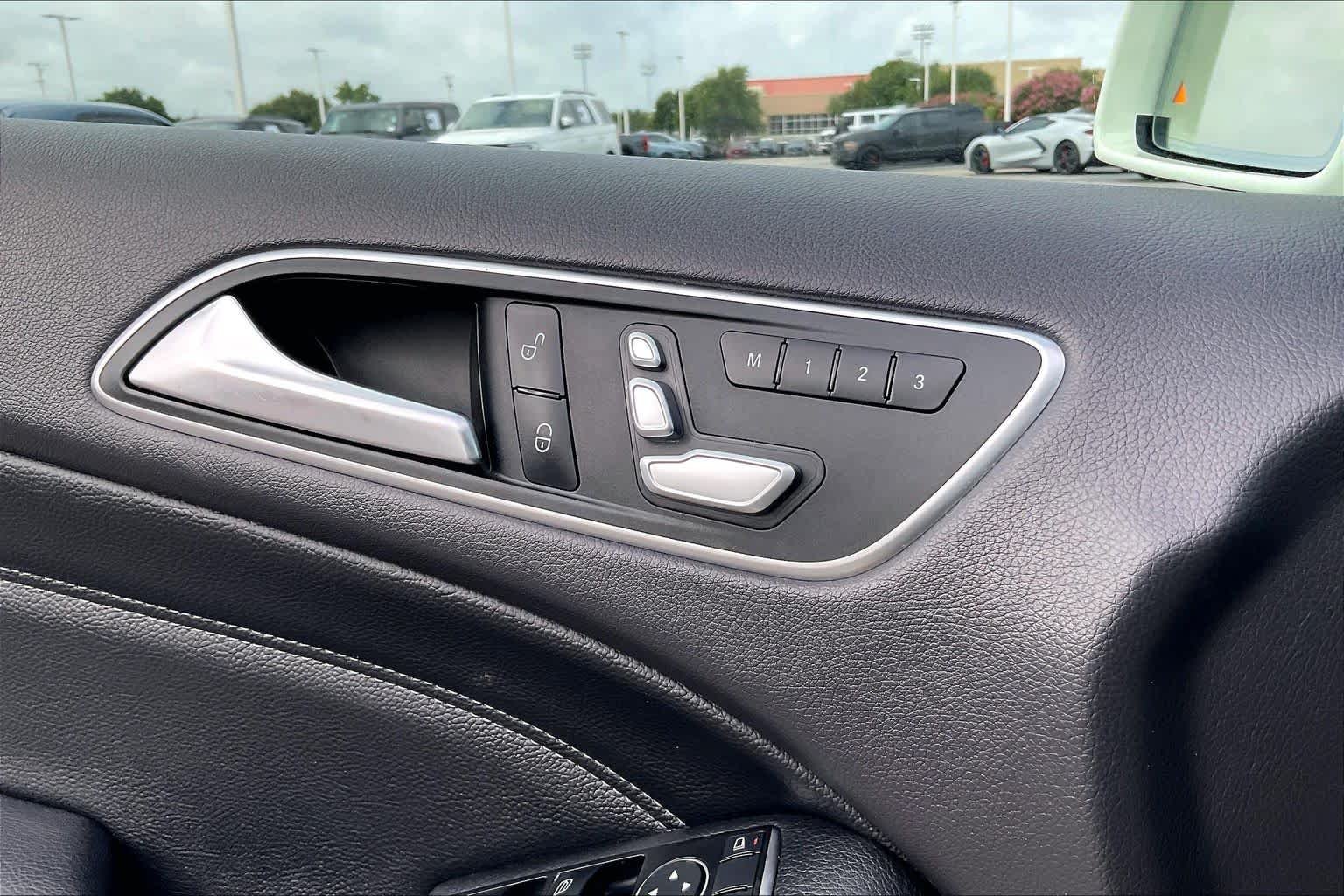 Used 2017 Cirrus White Mercedes-Benz B 250e image 30