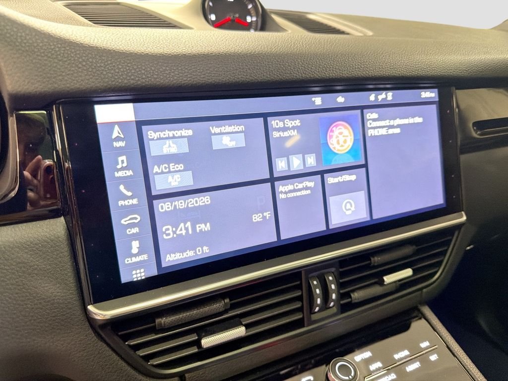 Used 2020  Porsche  image 16