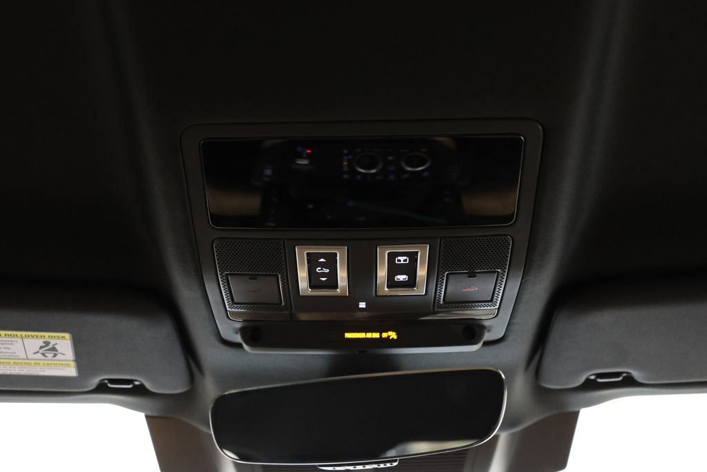 2026 Land Rover Defender X-Dynamic SE - Photo 14
