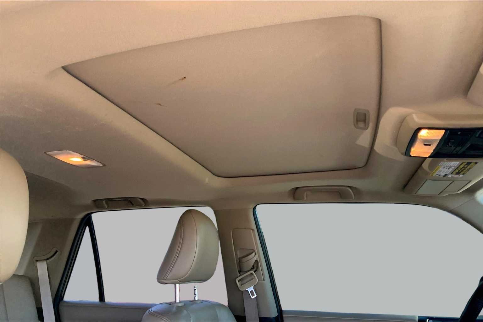 Used 2014 Blizzard Pearl Toyota Limited image 13