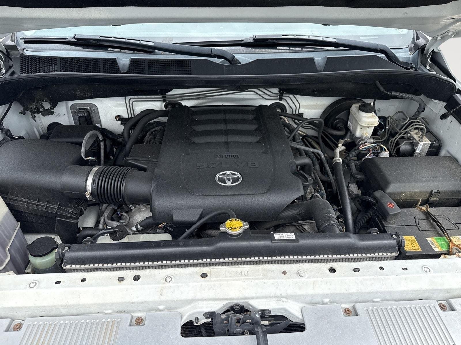 Used 2015 Super White Toyota Platinum image 9