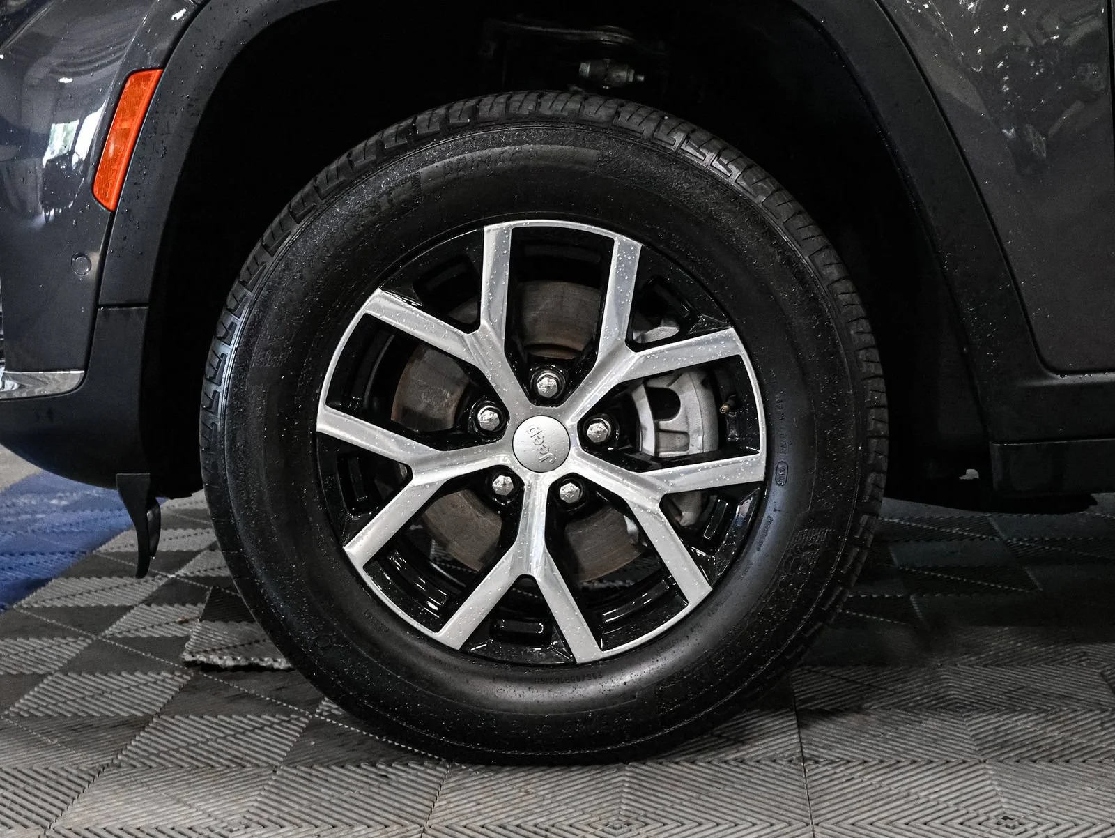 Used 2023 Gray Jeep Limited 4x4 image 20