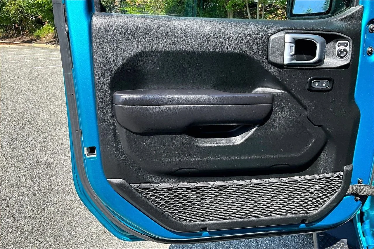 Certified Used 2020 Teal Jeep Rubicon image 25