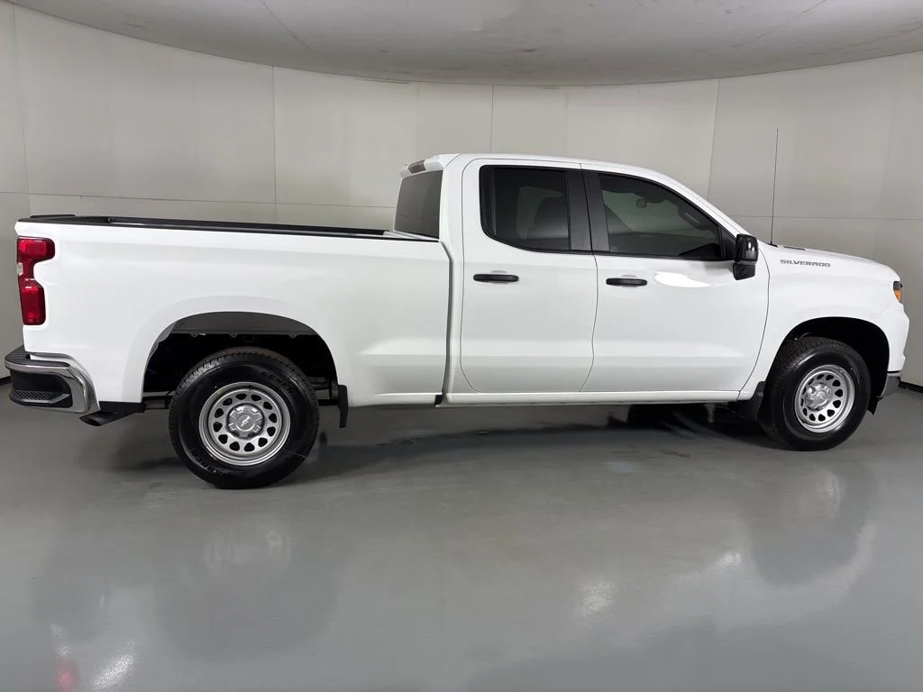 New 2026 Summit White Chevrolet WT image 11